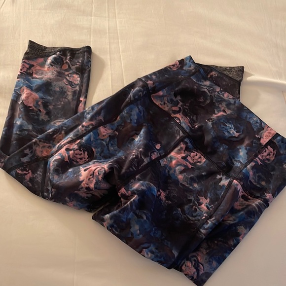 Lululemon Crop Leggings - Picture 3 of 7